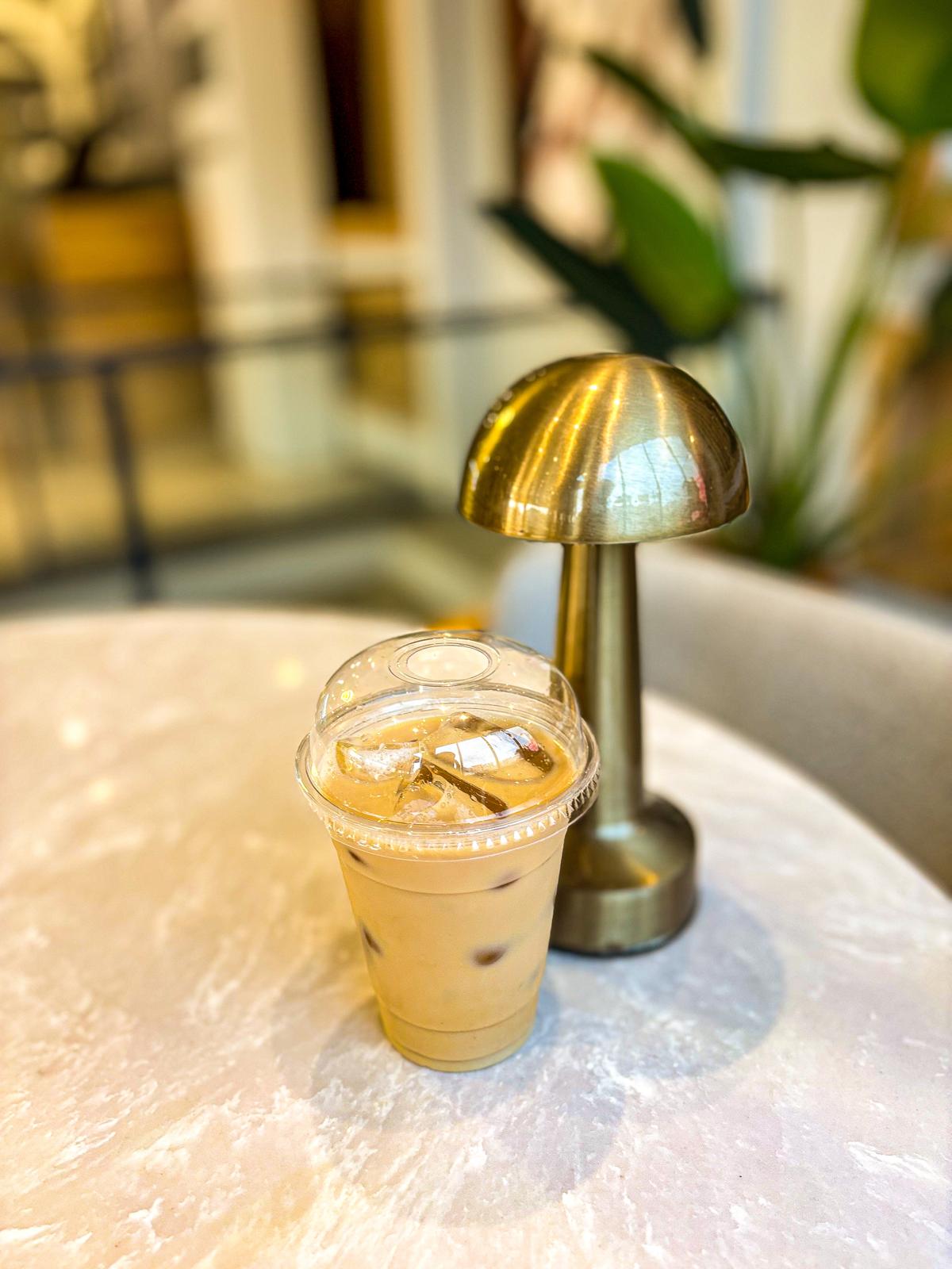 Beyaz çikolatalı latte